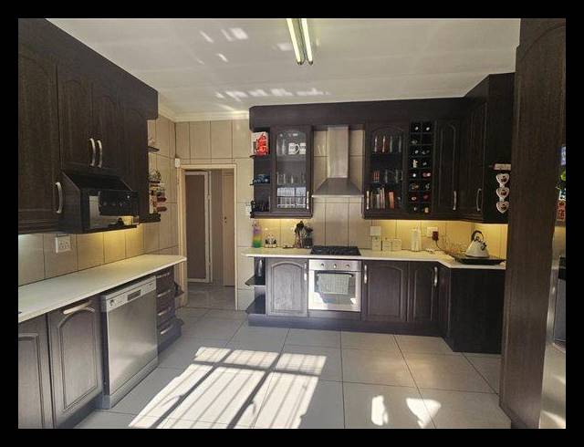 3 BEDROOM HOUSE FOR SALE IN RAVENSKLIP
